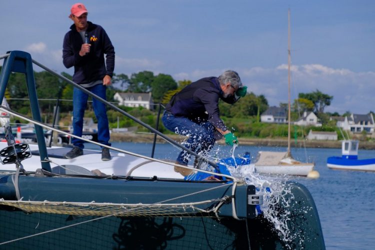 Baptème du bateau Metarom MG5 de Marc Guillemot, par son parrain Antoine de Caunes, à la trinité sur mer en Bretagne.